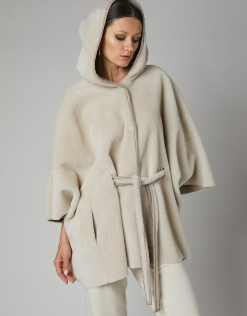 24/25 poncho in shearling epilato seta panna