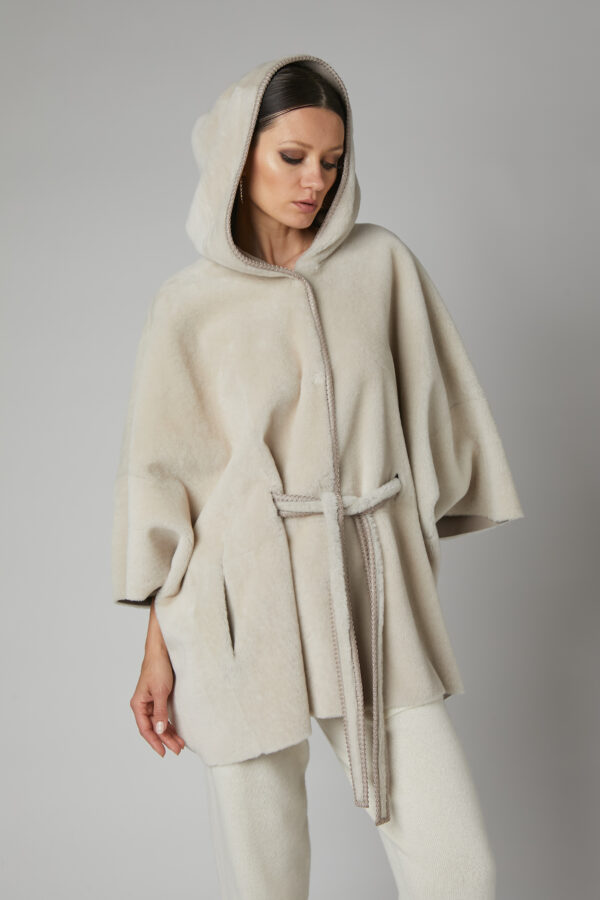 24/25 poncho in shearling epilato seta panna