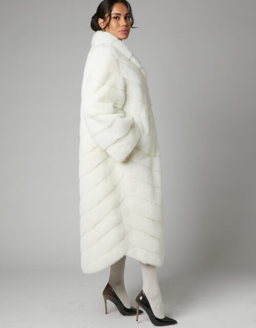 24/25 cappotto in visone a lavorazione obliqua bianco