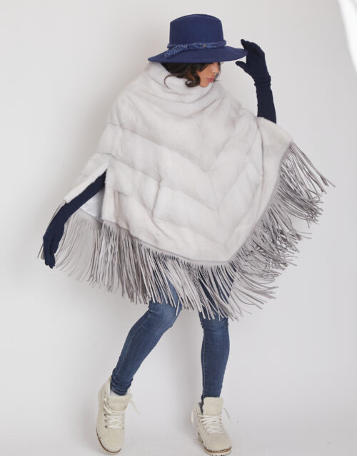 24/25 poncho in visone con frange ghiaccio
