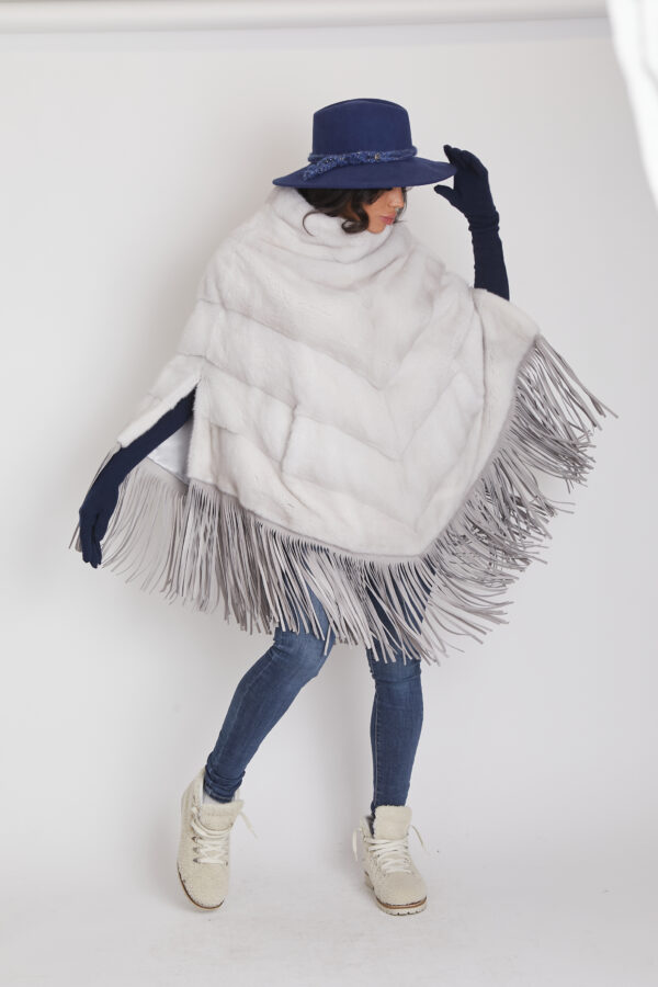 24/25 poncho in visone con frange ghiaccio