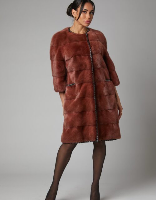 24/25 cappotto in visone mattone con borchie