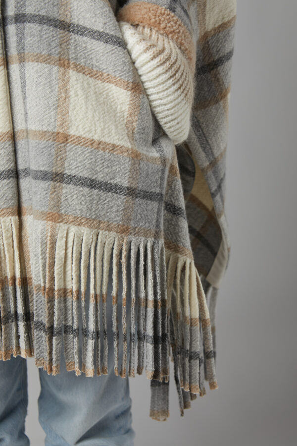 24/25 poncho con frange in lana fantasia tartan - immagine 2