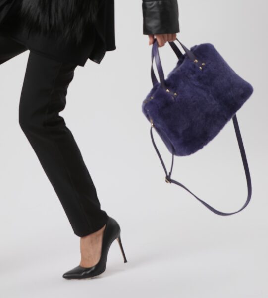 25/26 Borsa maxi in shearling epilato viola