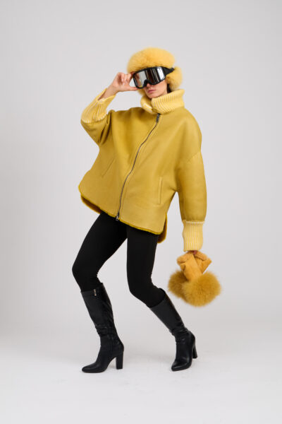 26/27 Giacca in shearling nappato con bordure in lana colore mustard