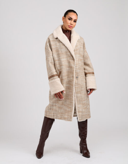 26/27 Cappotto in cashmere con bordure in shearling laserato colore beige e panna