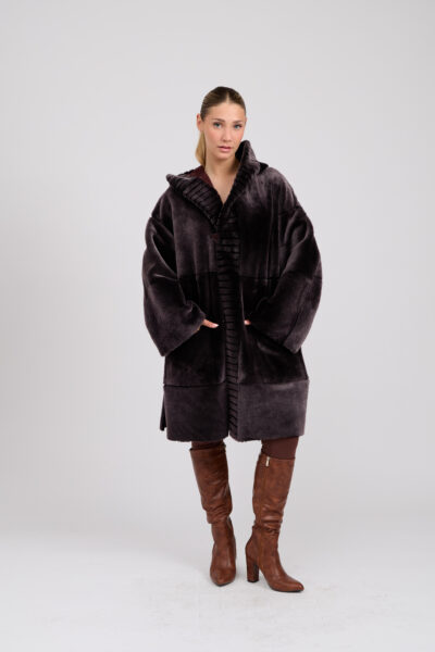 26/27 Cappotto in shearling epilato colore acai scamosciato burgundy