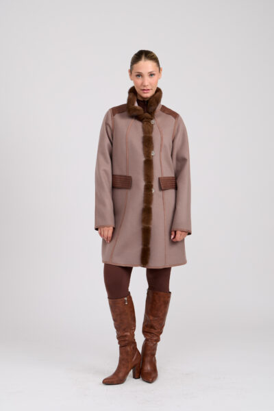 26/27 Cappotto in cashmere colore mocha con bordure in visone demi