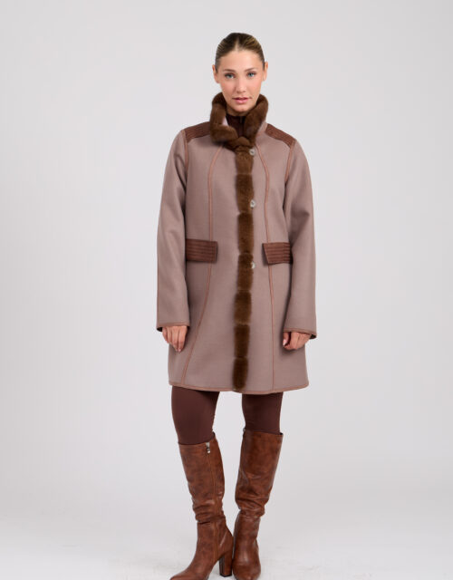 26/27 Cappotto in cashmere colore mocha con bordure in visone demi