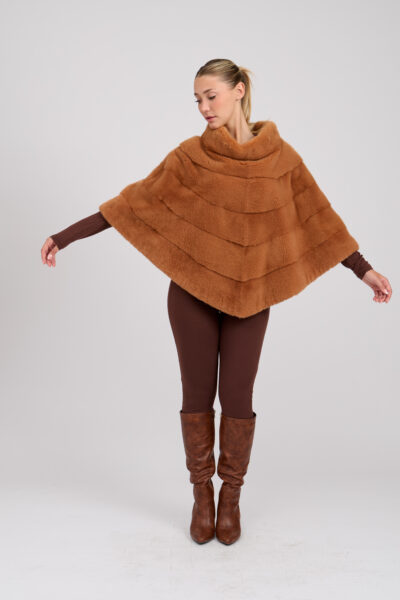 26/27 Poncho in visone colore ruggine