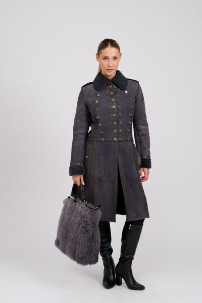 26/27 Cappotto in shearling scamosciato con bordure in bouclè colore lutezia
