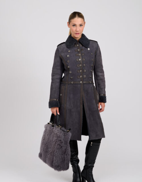26/27 Cappotto in shearling scamosciato con bordure in bouclè colore lutezia