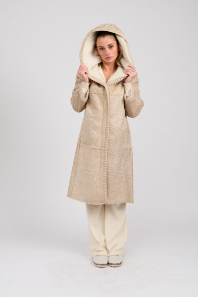 26/27 Cappotto in shearling nappato cappuccio e bordure in mohair colore beige