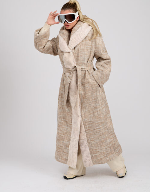 26/27 Cappotto maxi in cashmere con bordure in shearling laserato colore beige e panna