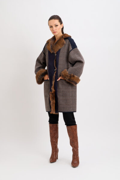 26/27 Cappotto in cashmere fantasia con bordure in shearling muflone colore blu navy e ruggine