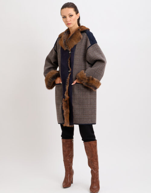 26/27 Cappotto in cashmere fantasia con bordure in shearling muflone colore blu navy e ruggine